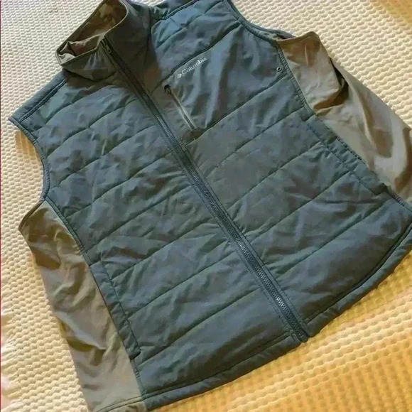 Columbia vest - Picture 1 of 5